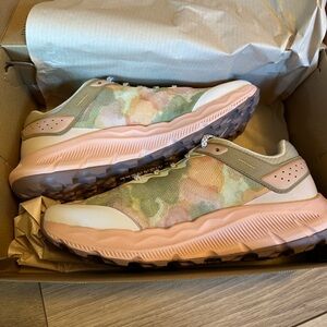 NEW Merrell Antora 4 hiking Women’s Size 9 Powder